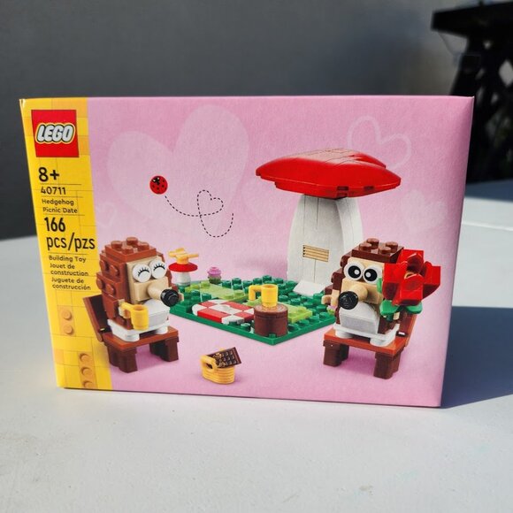 NEW LEGO Hedgehog Picnic Date 40711 Building Toy Animal Figures Playset Toys and - Picture 2 of 16